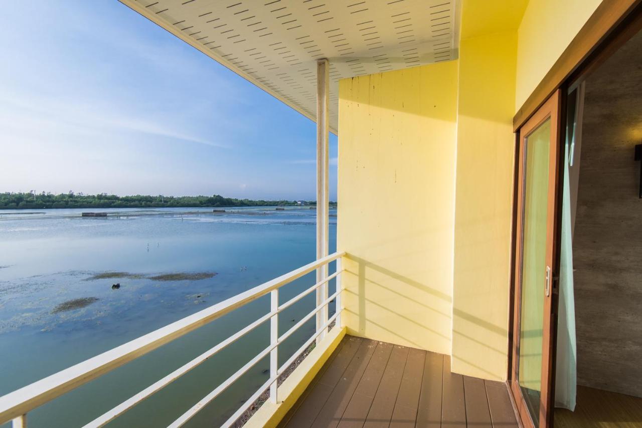 Baan Talay See Cream Resort Samut Songkhram Екстериор снимка
