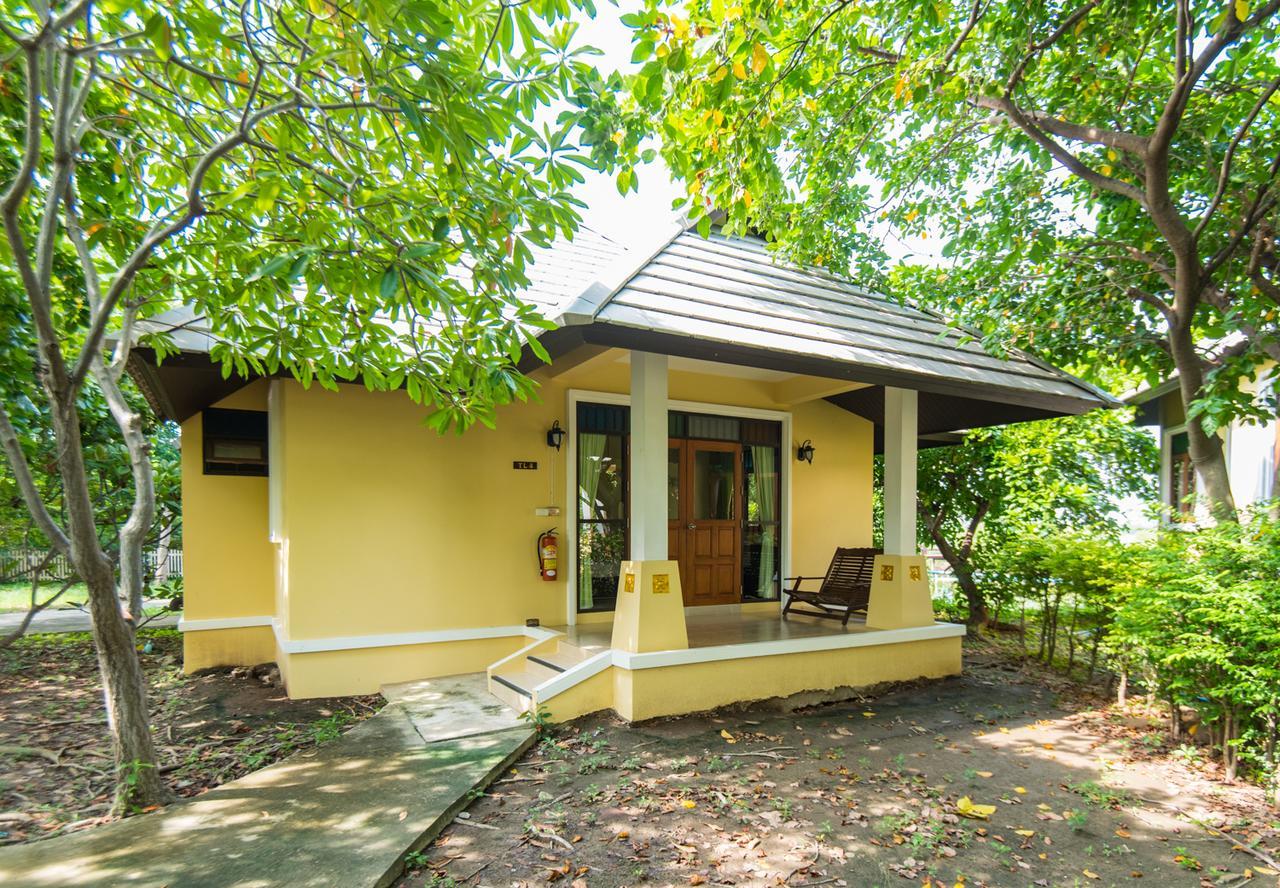 Baan Talay See Cream Resort Samut Songkhram Екстериор снимка