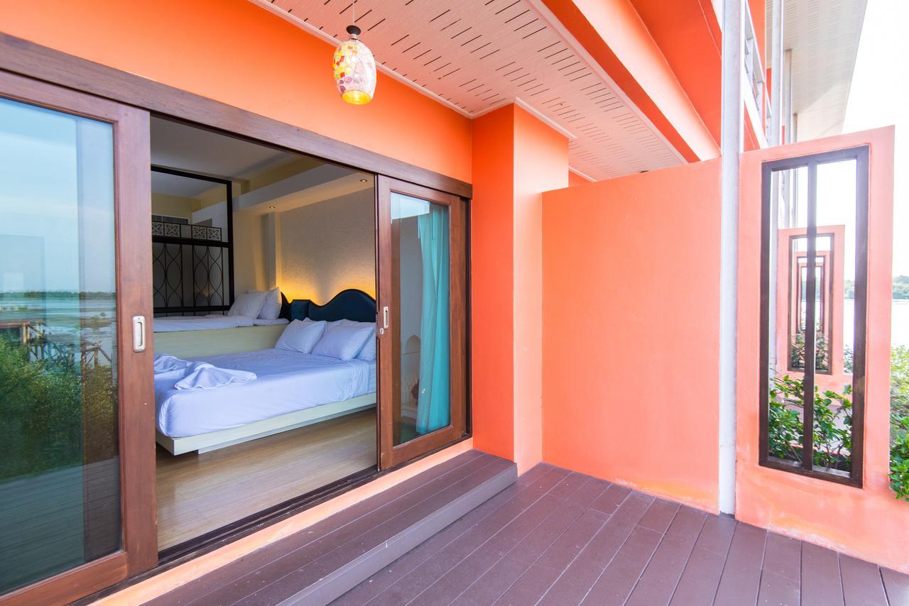 Baan Talay See Cream Resort Samut Songkhram Екстериор снимка