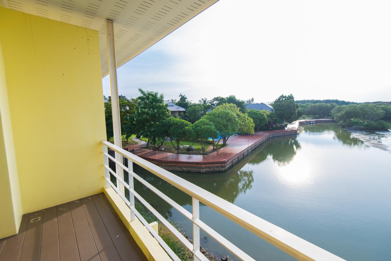 Baan Talay See Cream Resort Samut Songkhram Екстериор снимка