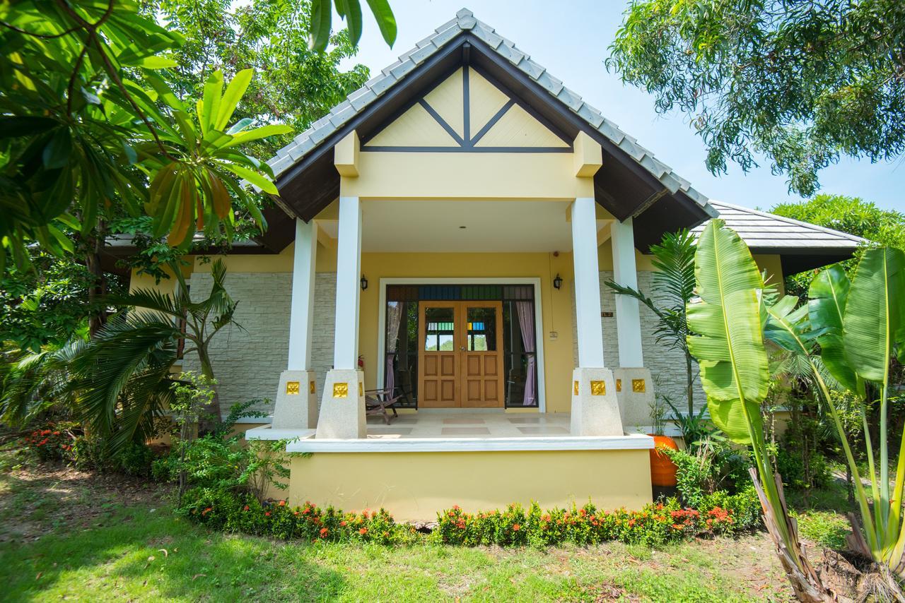Baan Talay See Cream Resort Samut Songkhram Екстериор снимка