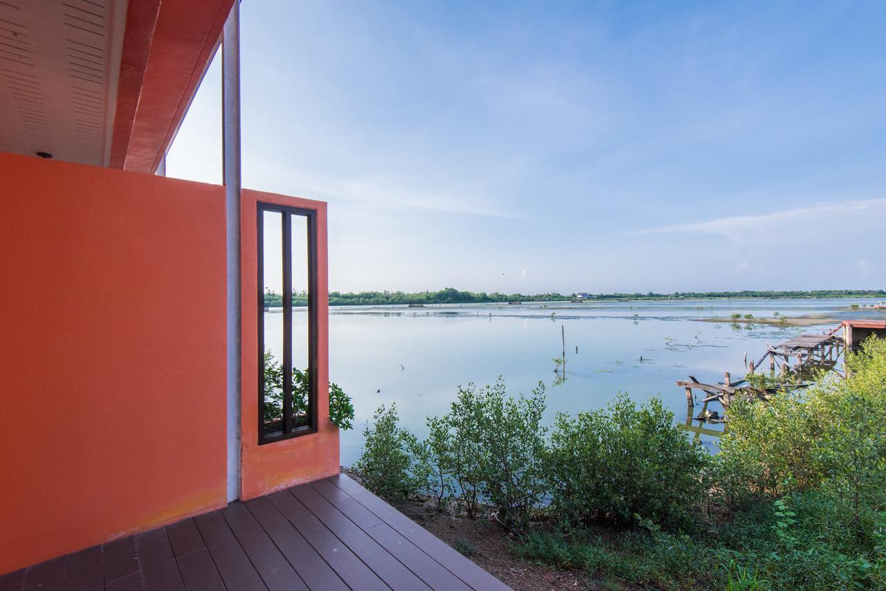 Baan Talay See Cream Resort Samut Songkhram Екстериор снимка