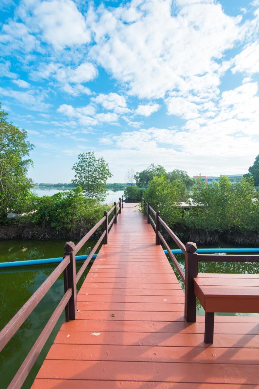 Baan Talay See Cream Resort Samut Songkhram Екстериор снимка