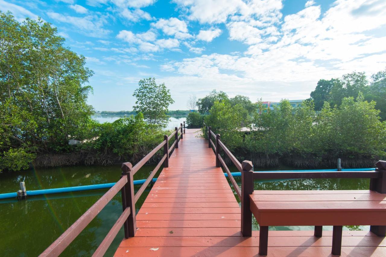 Baan Talay See Cream Resort Samut Songkhram Екстериор снимка